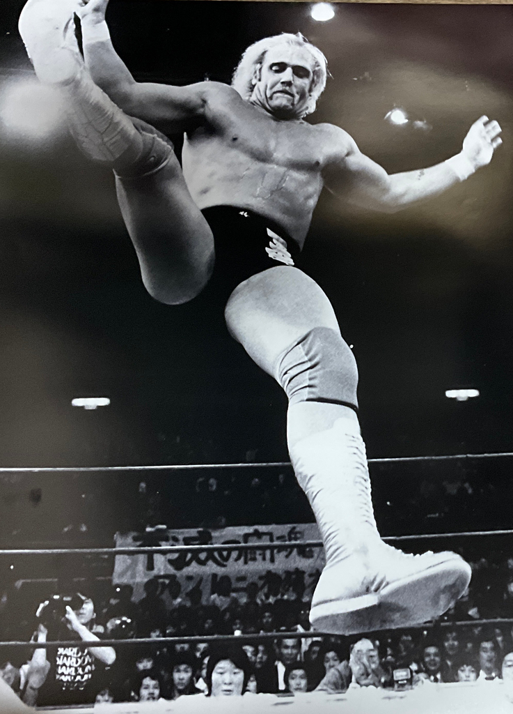 Black & White Japan Leg Drop 18x24 Unsigned Poster