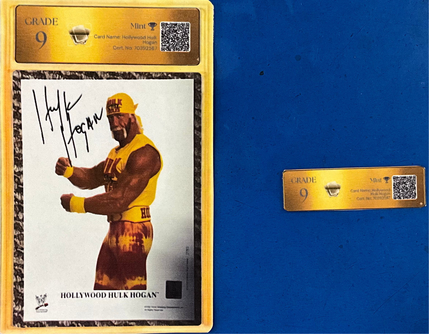 Hulkamania Side Flex WWE 2002 Autographed 8x10 Photo