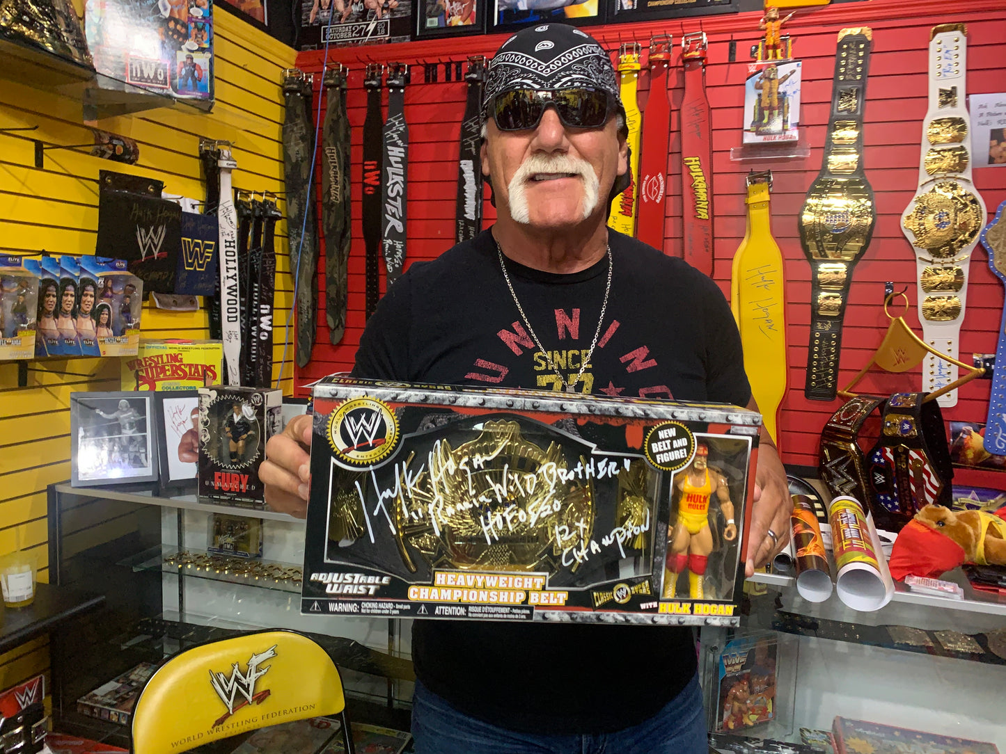 Hulk Hogan Signed WWE Classic Superstars Figure & Belt