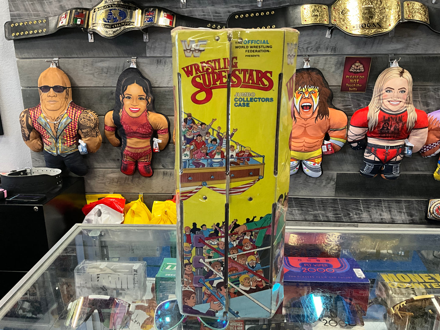 Wrestling SuperStars Jumbo Collector Case Hulk Hogan Signed