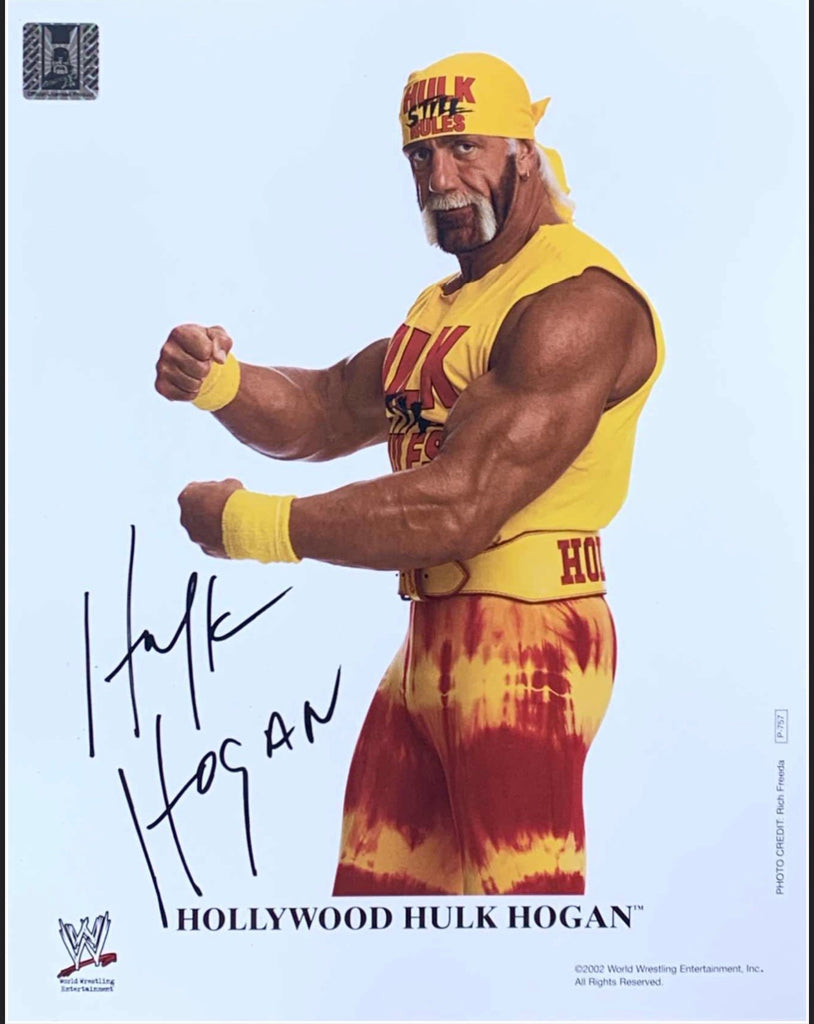 Hogan Posing WWE 8x10